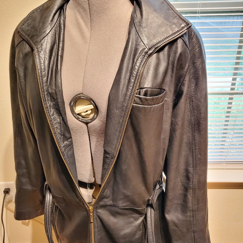 100% Leather Jacket - Picture 6 of 9